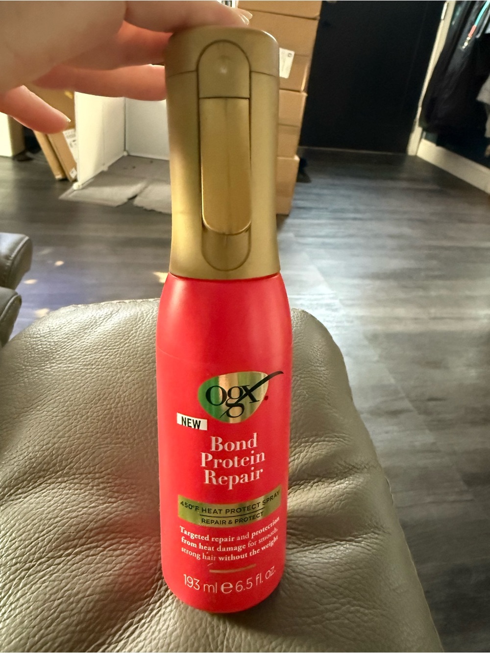 OGX Bond Protein Repair Heat Protectant Spray — Red
